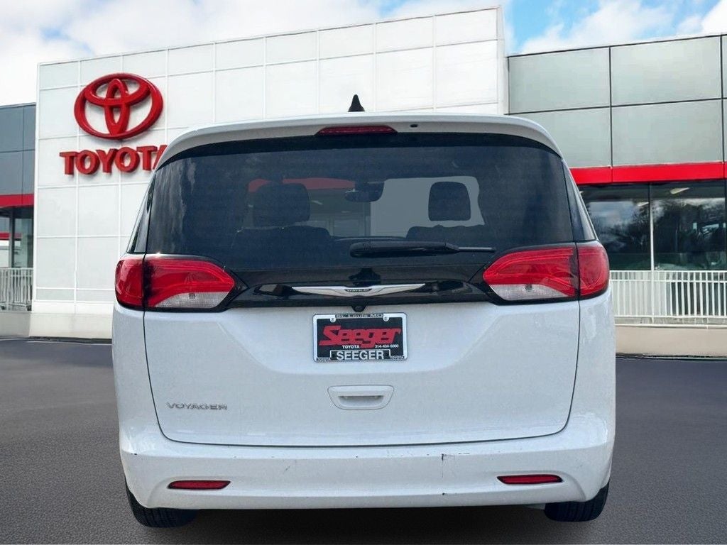 2023 Chrysler Voyager LX