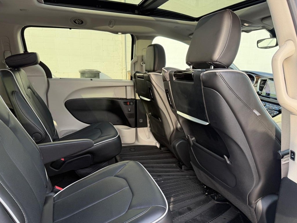 2024 Chrysler Pacifica Limited FWD