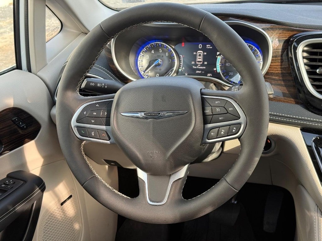 2024 Chrysler Pacifica Limited FWD