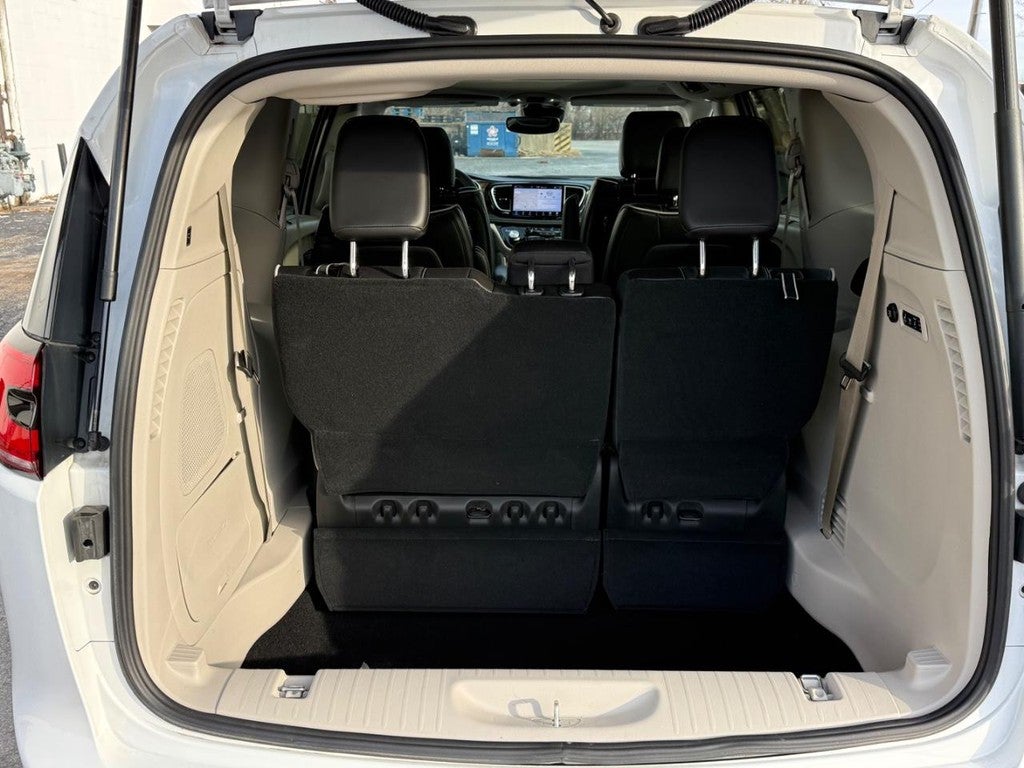 2024 Chrysler Pacifica Limited FWD