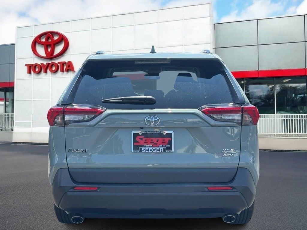 2022 Toyota RAV4 XLE