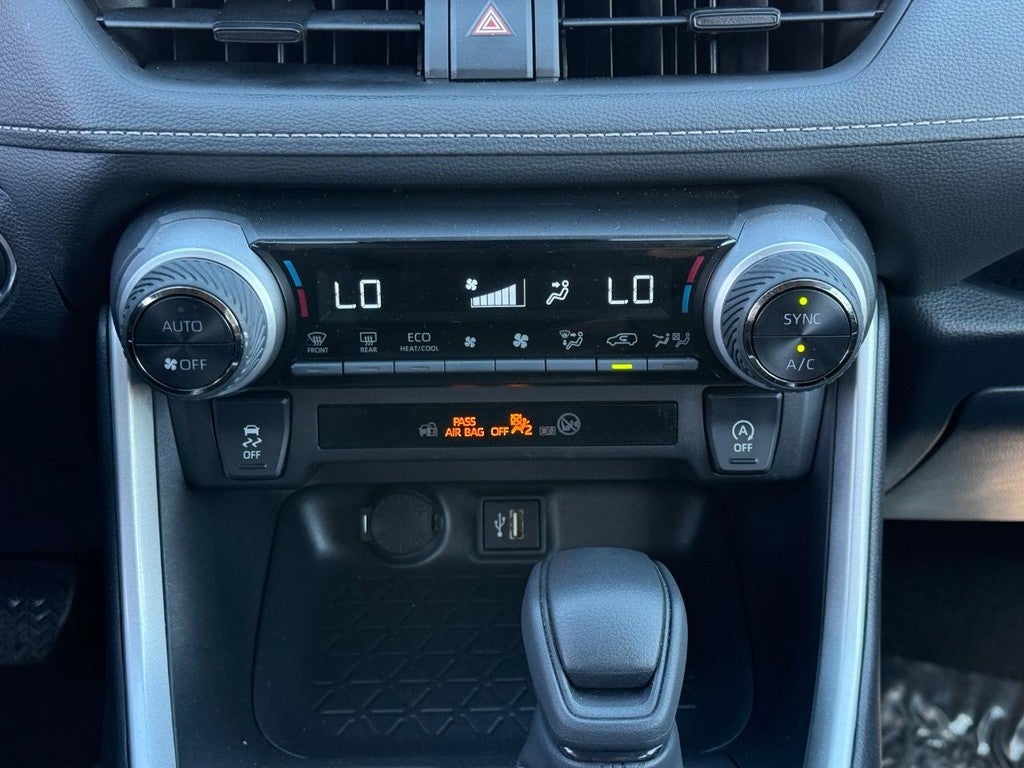 2025 Toyota RAV4 XLE AWD (Natl)