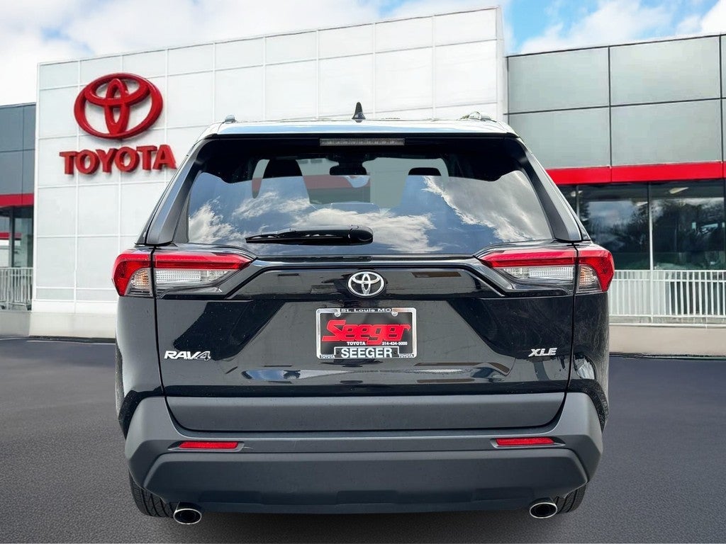 2024 Toyota RAV4 XLE FWD (Natl)