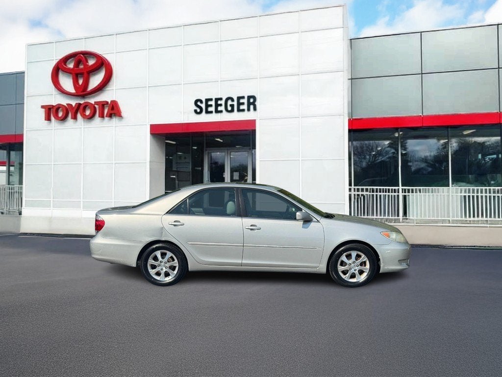 Used 2005 Toyota Camry XLE with VIN 4T1BE32K85U952475 for sale in Saint Robert, MO