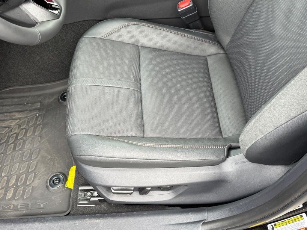 2025 Toyota CAMRY XLE