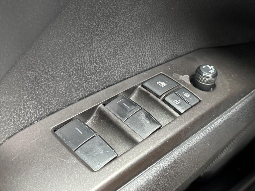 2023 Toyota Camry SE (Natl)