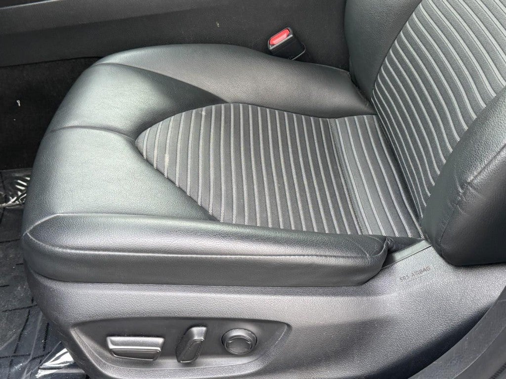 2023 Toyota Camry SE (Natl)