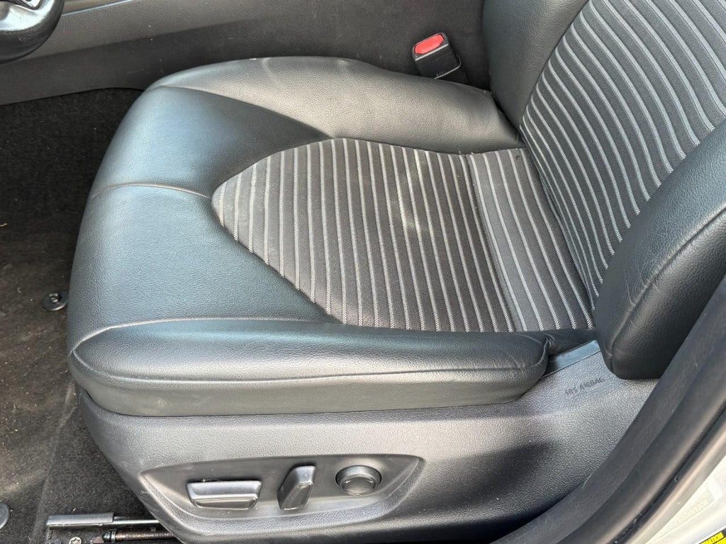 2023 Toyota Camry SE (Natl)