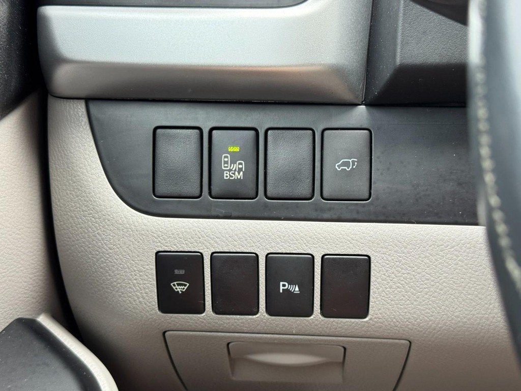 2016 Toyota Highlander Base