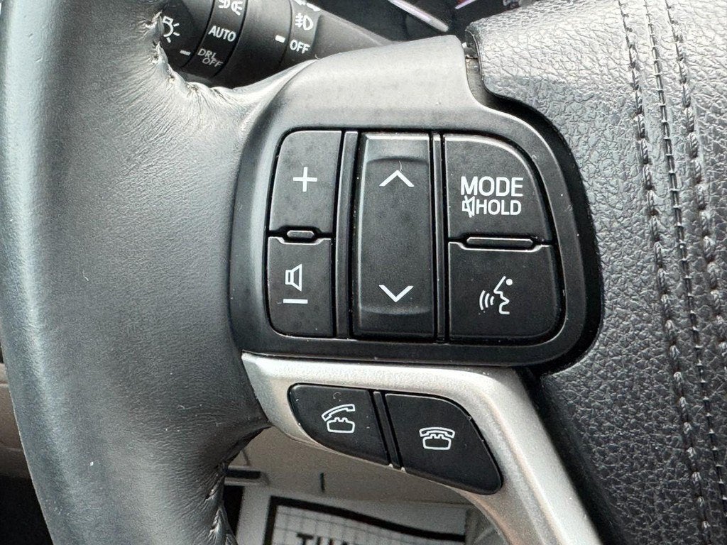 2016 Toyota Highlander Base