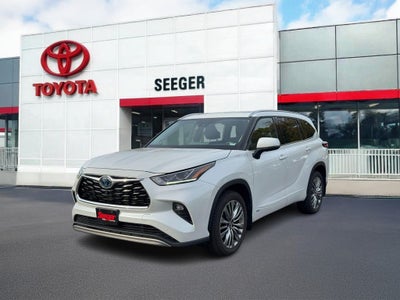 2022 Toyota Highlander Hybrid Platinum