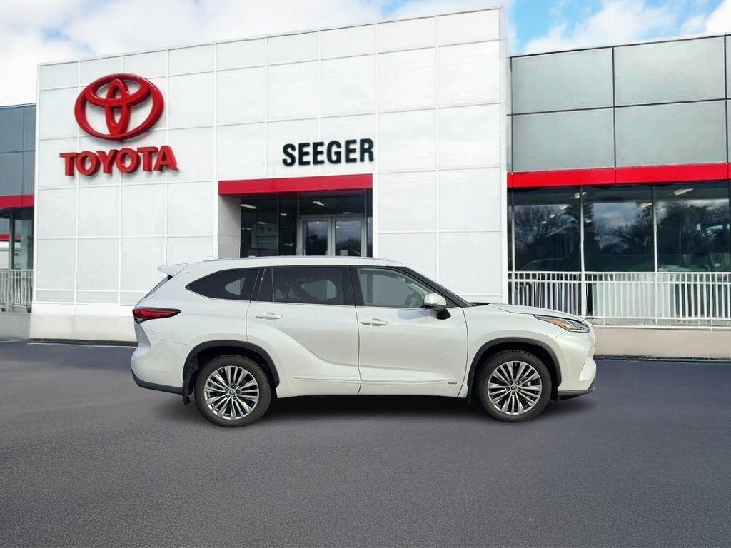 2022 Toyota Highlander Hybrid Platinum