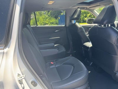 2022 Toyota Highlander Hybrid XLE