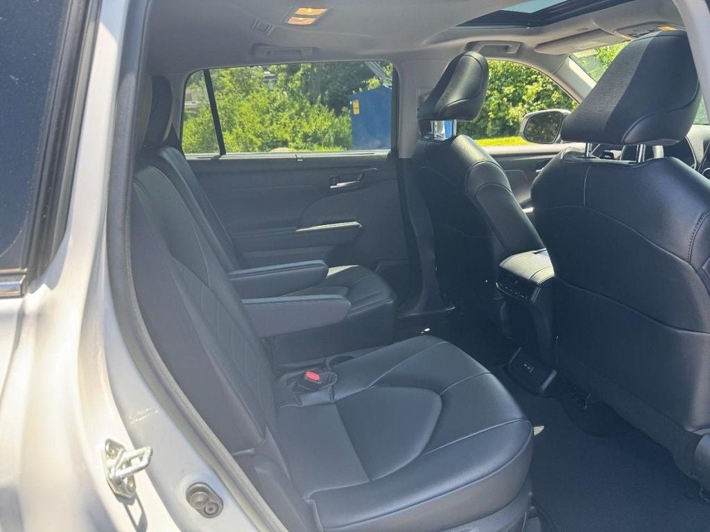 2022 Toyota Highlander Hybrid XLE