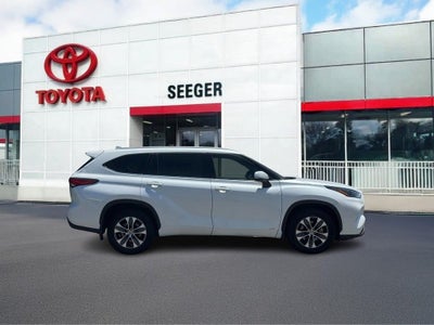 2022 Toyota Highlander Hybrid XLE