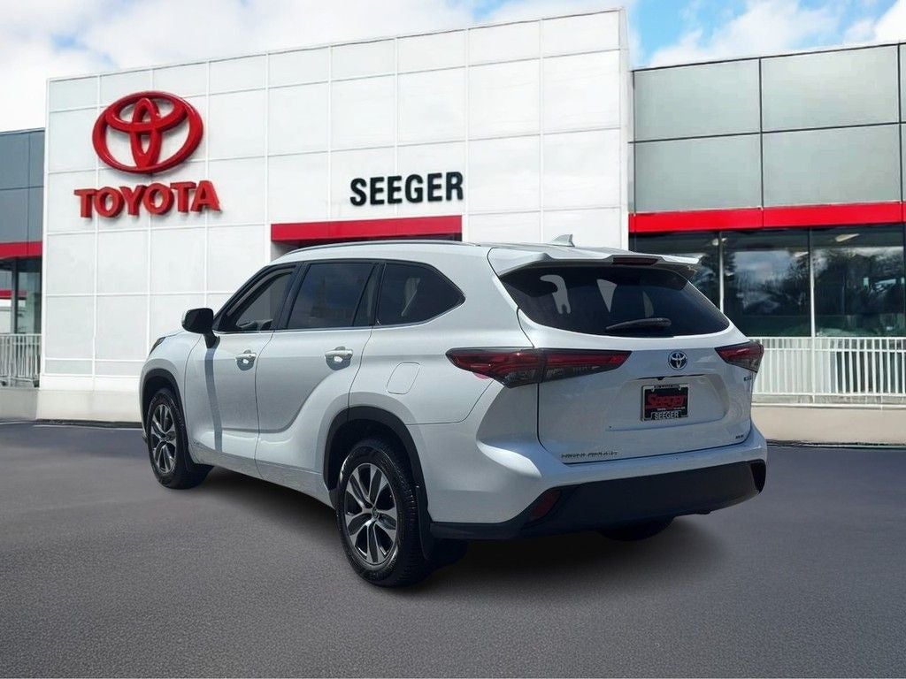 2022 Toyota Highlander Hybrid XLE