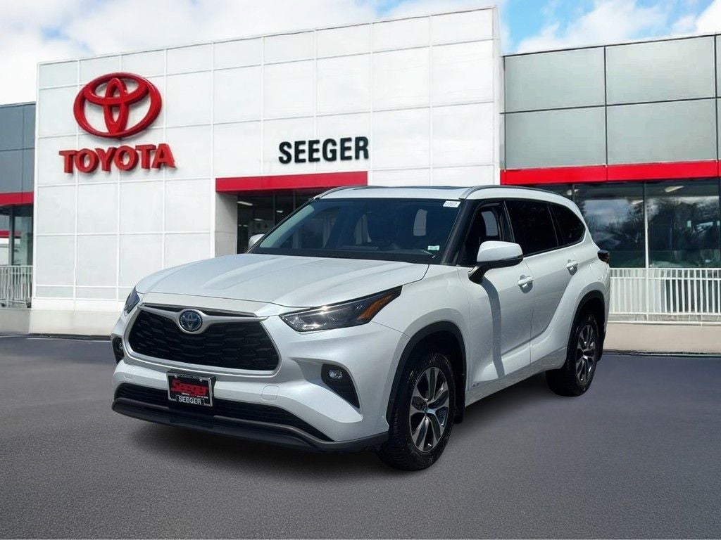 2022 Toyota Highlander Hybrid XLE