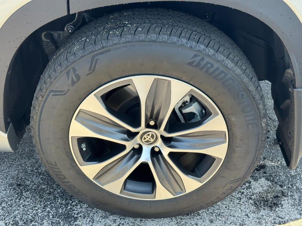 2024 Toyota Highlander Hybrid XLE