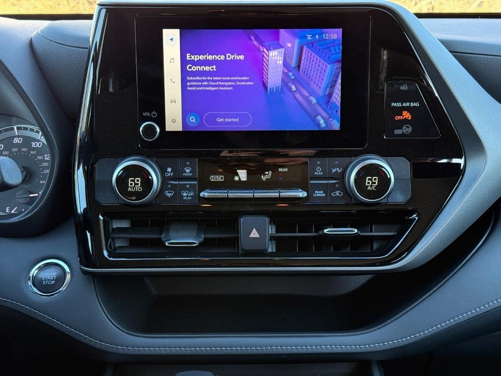 2023 Toyota Highlander LE FWD (Natl)