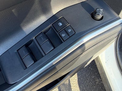 2023 Toyota Highlander LE FWD (Natl)