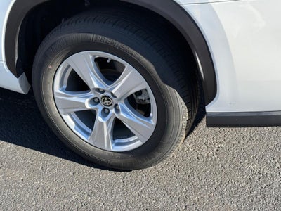 2023 Toyota Highlander LE FWD (Natl)