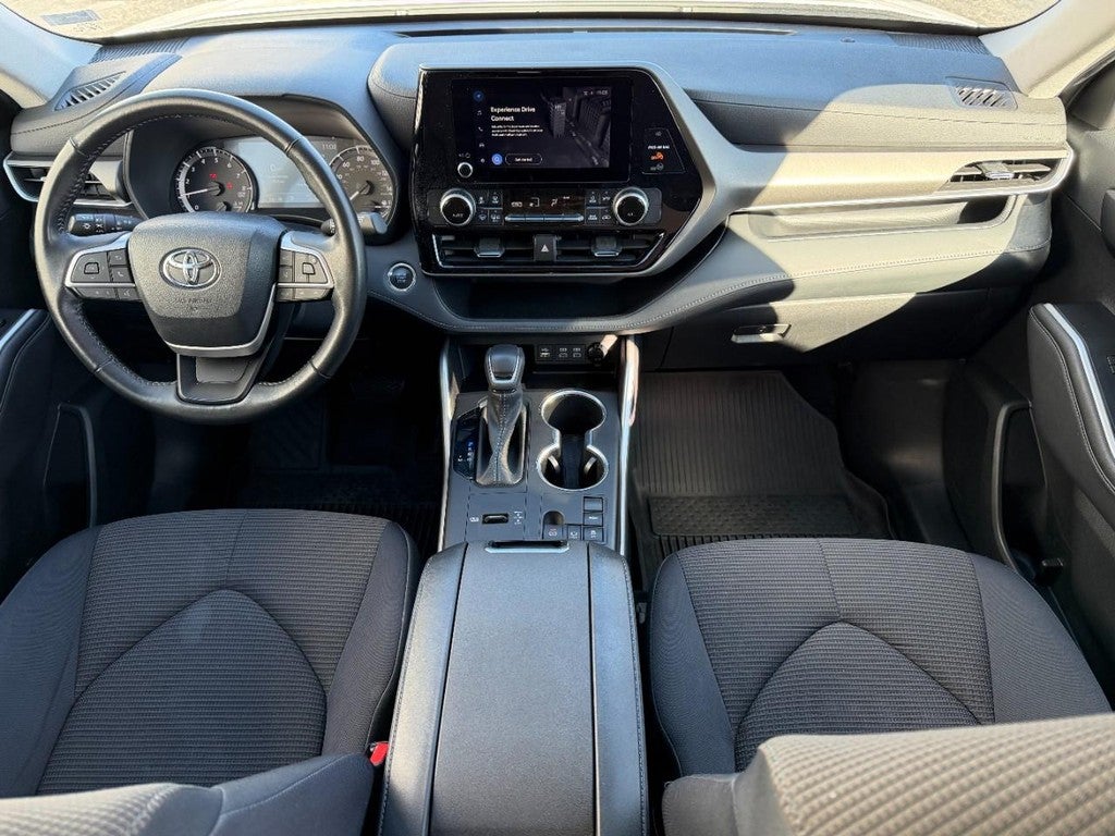 2023 Toyota Highlander LE FWD (Natl)