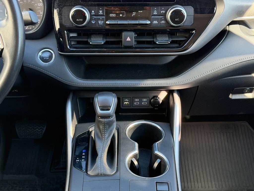 2023 Toyota Highlander LE FWD (Natl)