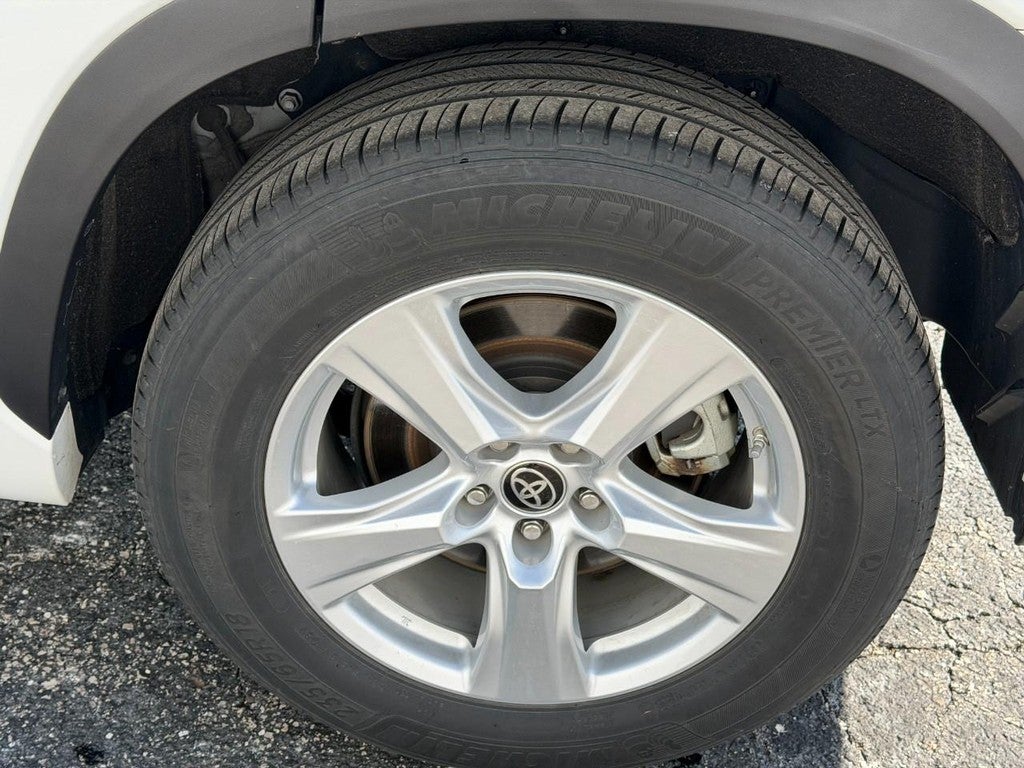 2023 Toyota Highlander LE FWD (Natl)