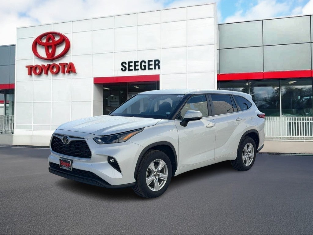 2023 Toyota Highlander LE FWD (Natl)