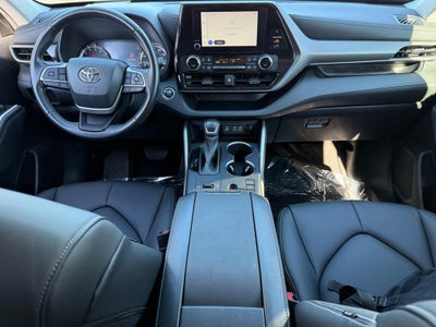 2023 Toyota Highlander LE FWD (Natl)