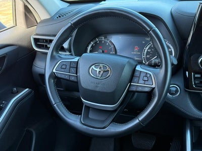 2023 Toyota Highlander LE FWD (Natl)