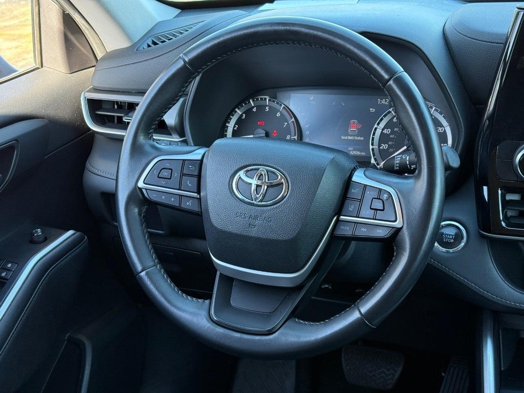 2023 Toyota Highlander LE FWD (Natl)