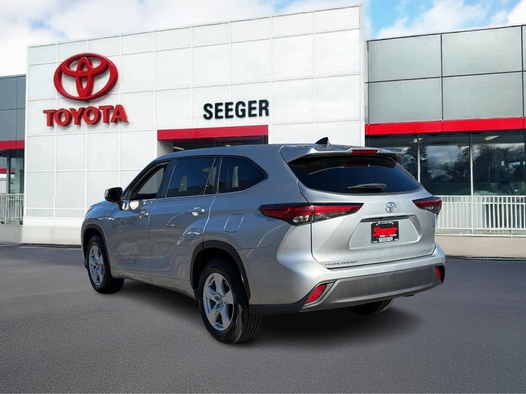 2023 Toyota Highlander LE FWD (Natl)