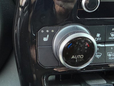 2024 Toyota Highlander LE FWD (Natl)