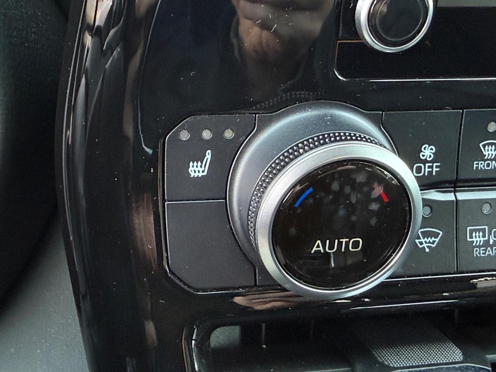 2024 Toyota Highlander LE FWD (Natl)