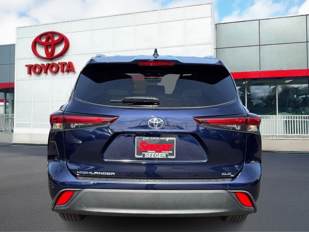 2024 Toyota Highlander LE FWD (Natl)