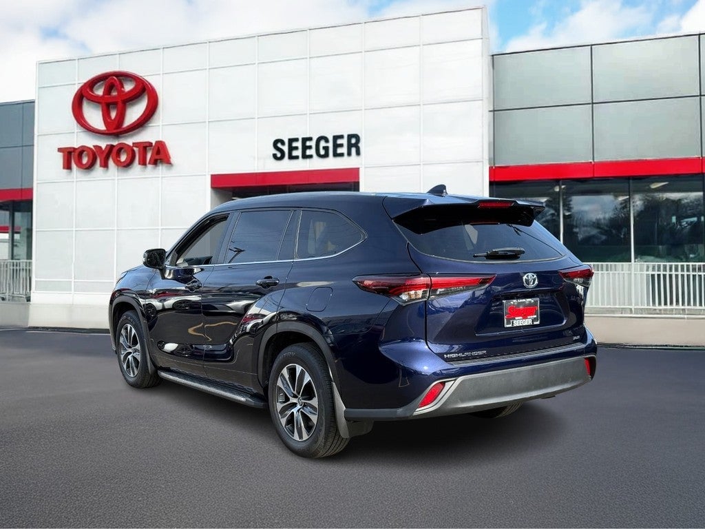 2024 Toyota Highlander LE FWD (Natl)