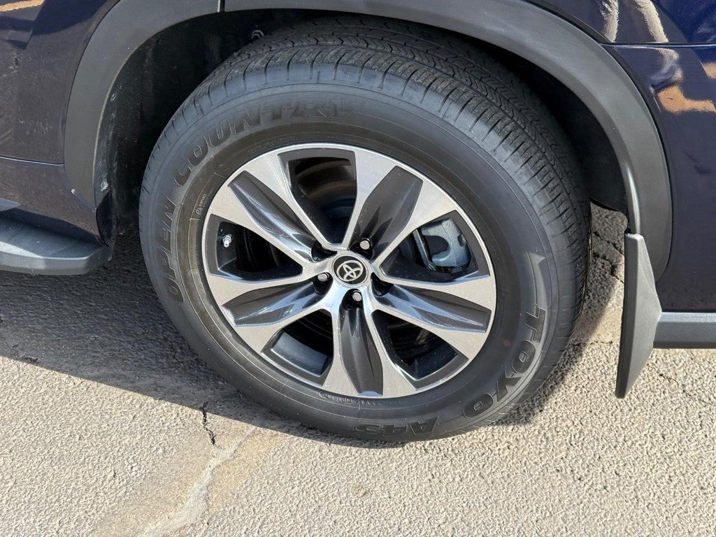 2024 Toyota Highlander LE FWD (Natl)
