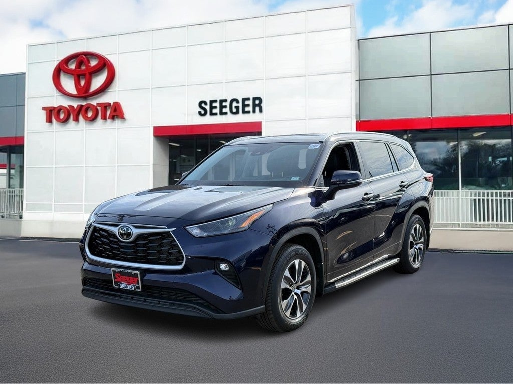 2024 Toyota Highlander LE FWD (Natl)