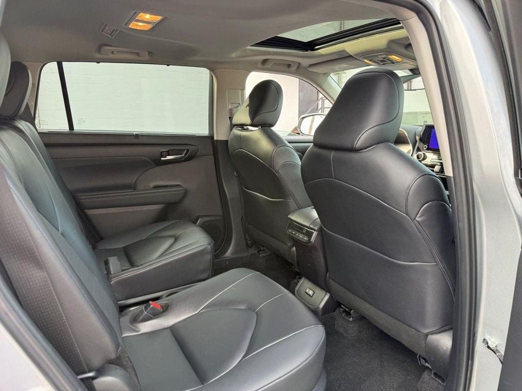 2025 Toyota Highlander Base