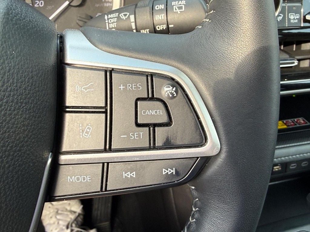 2025 Toyota Highlander Base