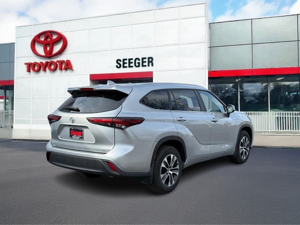 2025 Toyota Highlander Base