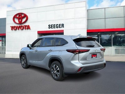 2025 Toyota Highlander Base
