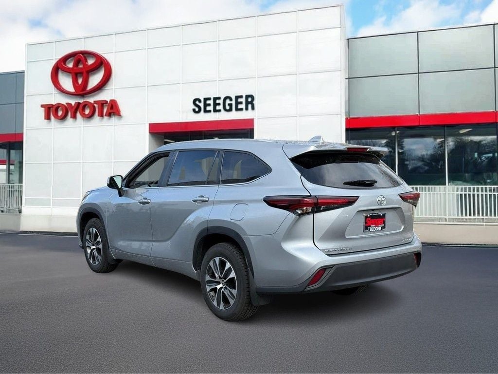 2025 Toyota Highlander Base