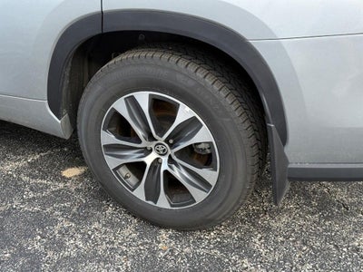 2025 Toyota Highlander Base