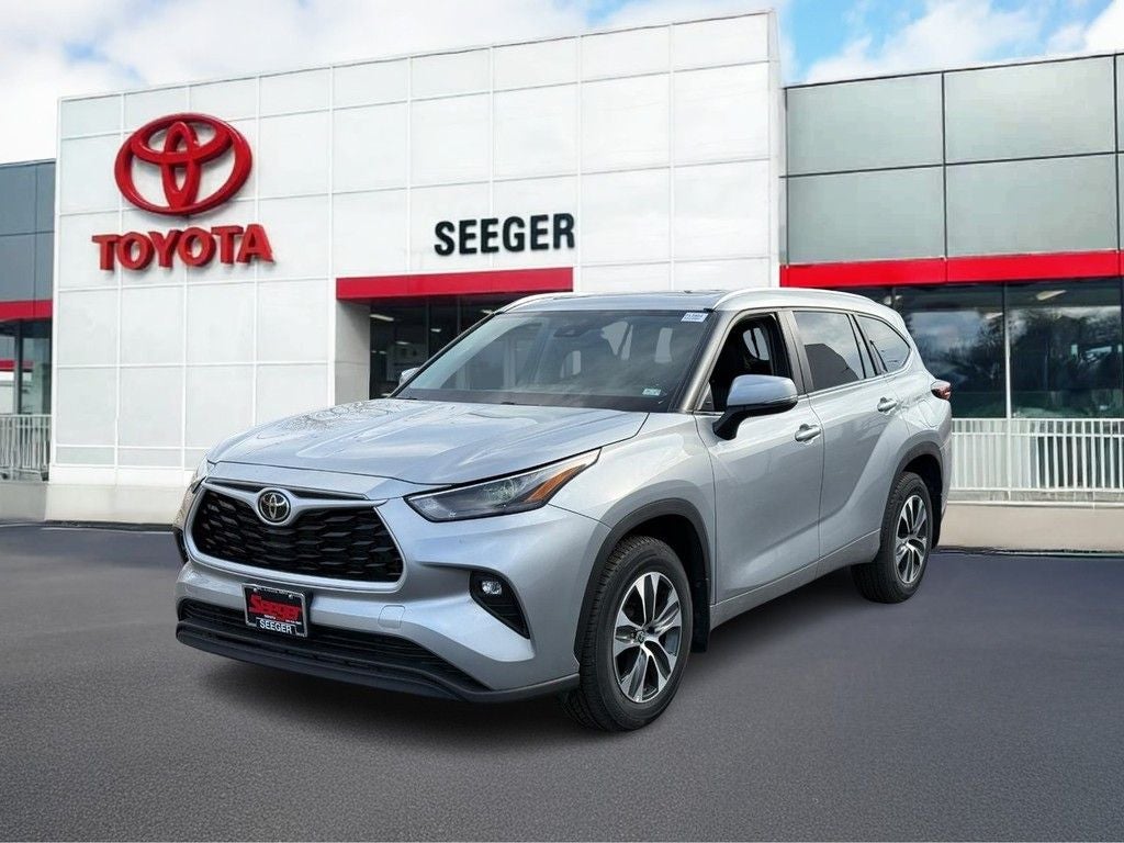 2025 Toyota Highlander Base