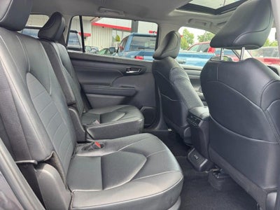 2025 Toyota Highlander XLE