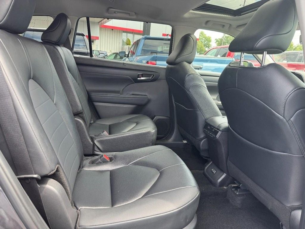 2025 Toyota Highlander XLE