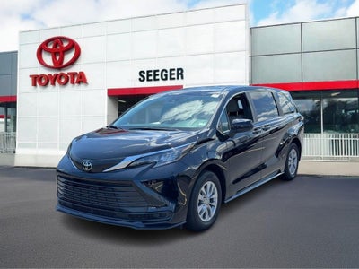 2026 Toyota Sienna LE 8 Passenger