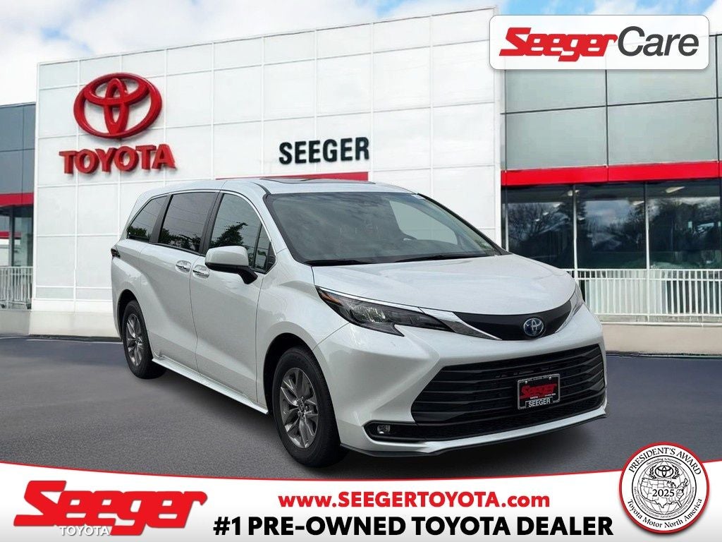 2025 Toyota Sienna XLE 8 Passenger